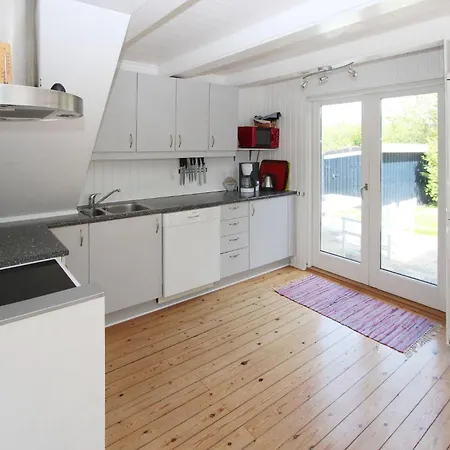 4 Bedroom Nice In Samso Nyaraló *